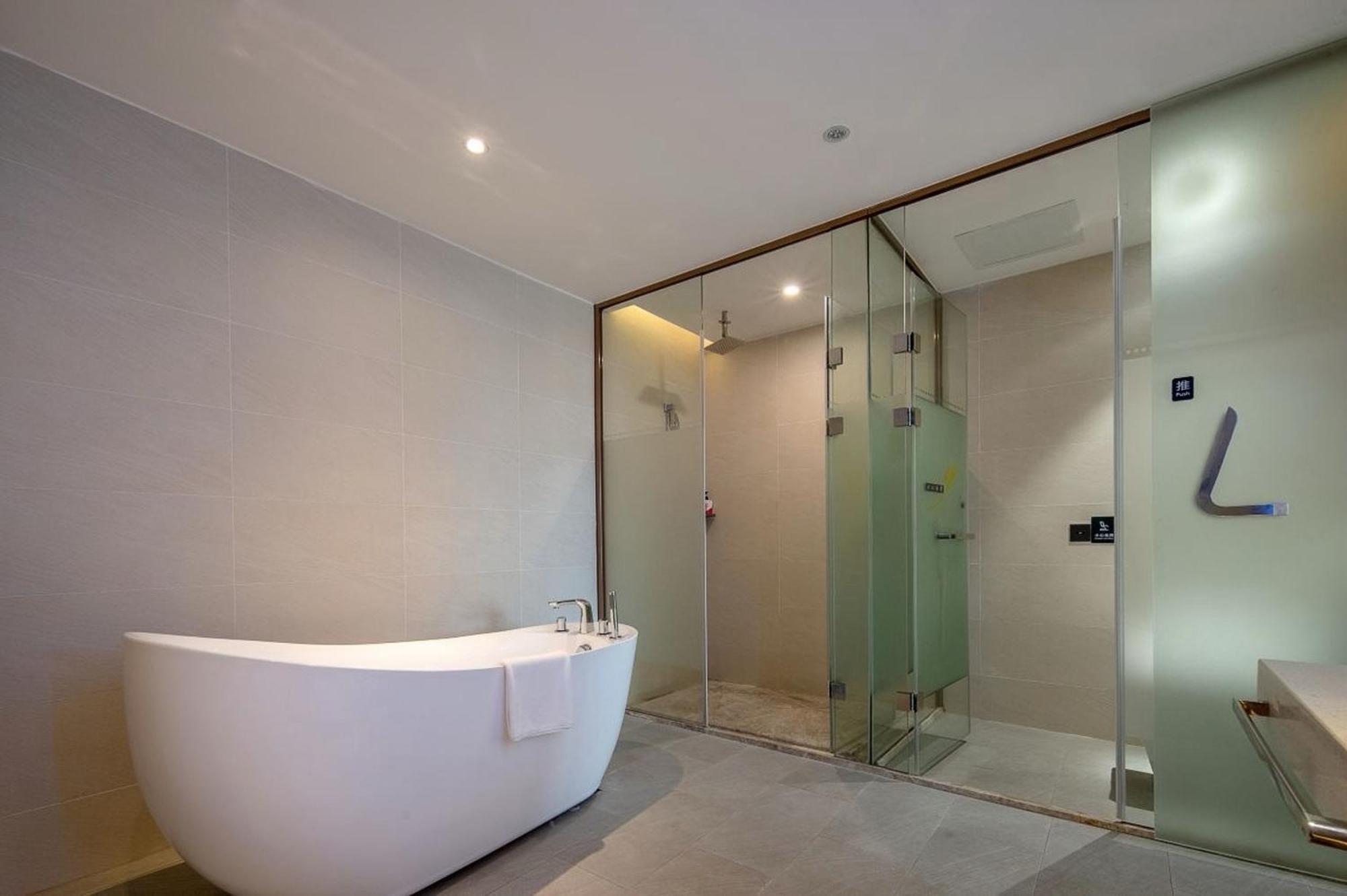 Echarm International Hotel Guangzhou Baiyun International Airport Huadu Plaza Branch - Free Deliver Service To Guangzhou Baiyun International Airport & Free Deliver Service To Canton Fair Complex During Canton Fair Period Exterior photo